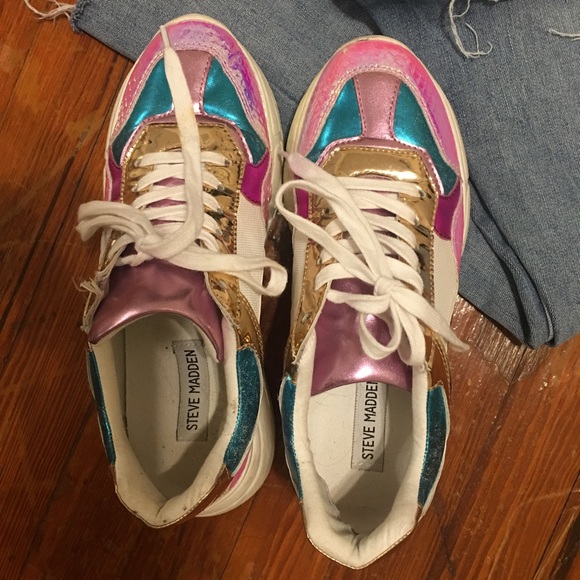 Steve Madden Merit Metallic Sneaker - Picture 2 of 6